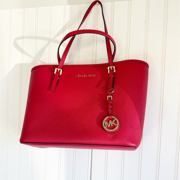Michael Kors Quinn Medium Pebbled Leather Tote Bag in Crimson Red NEW! - Picture 2 of 9